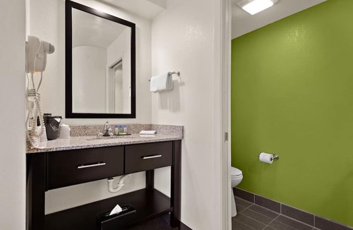 Wesley Chapel House | Business Trip: 3 Units in Tampa Hotel w/ Work Space, Free Parking & Breakfast