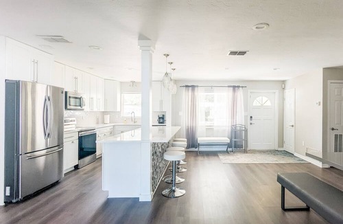 Alta Vista House | The Lemon Drop - Saltwater Heated Pool Home by Downtown SRQ & Beaches!