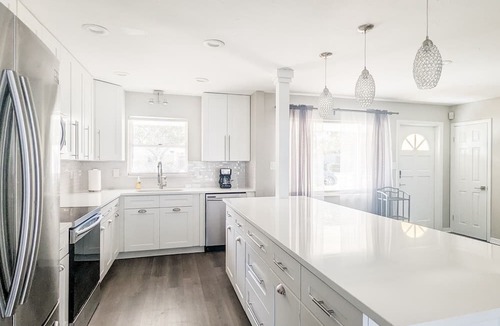 Alta Vista House | The Lemon Drop - Saltwater Heated Pool Home by Downtown SRQ & Beaches!