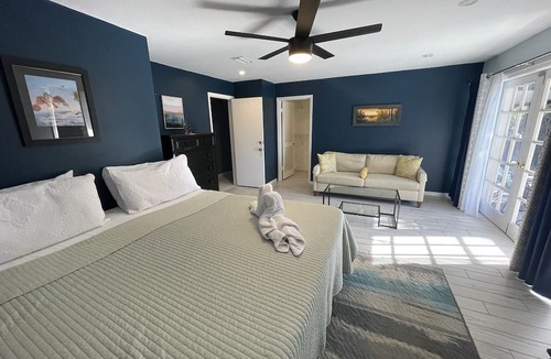 Bay Crest Park House | Bliss on the Bay – Weekly Winter Rates, Waterfront w/ Private Pool
