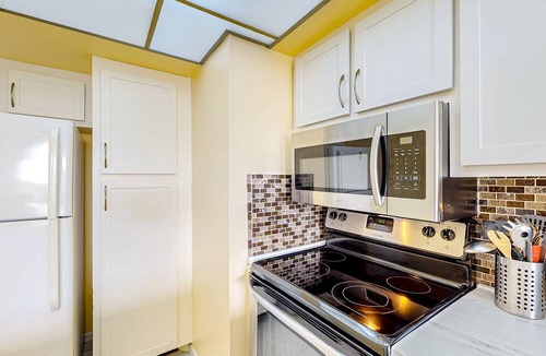 Palma del Mar Condo | Bay & golf course-view condo with pool, spa, fishing pier, & private balcony