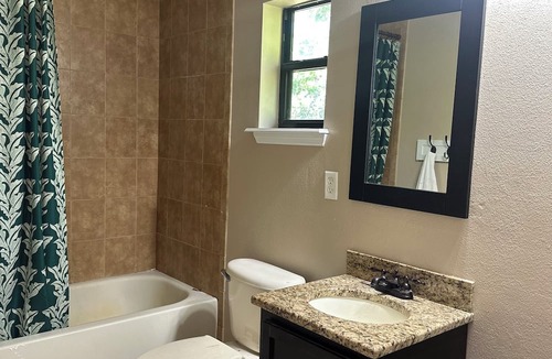 Deltona House | Spacious 5-bedroom house in DeBary right off i4 25 mins to Orlando and Daytona.