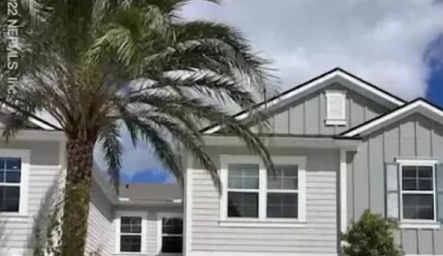 Beautiful 3 bedroom in resort style community with year-round pool!!!