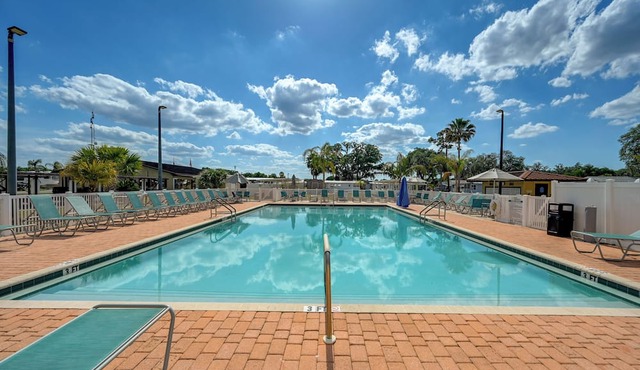 Heated Pool, Games & Socials! Zephyrhills Home