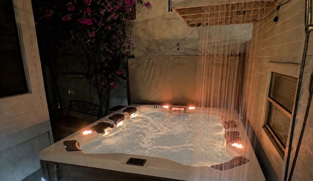 9-Seat Hot Tub | Walkable | Historic | Downtown