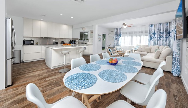 Endless Summer: Spacious Family Home Near Beaches